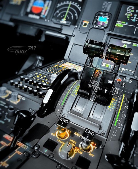 tapety Engineering, cockpit