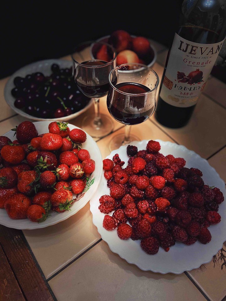 berries with wine
