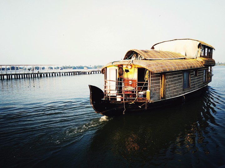 houseboat
