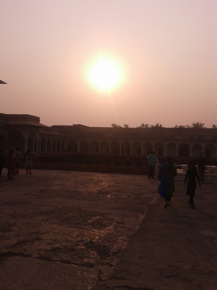 Sunset in agra mahal