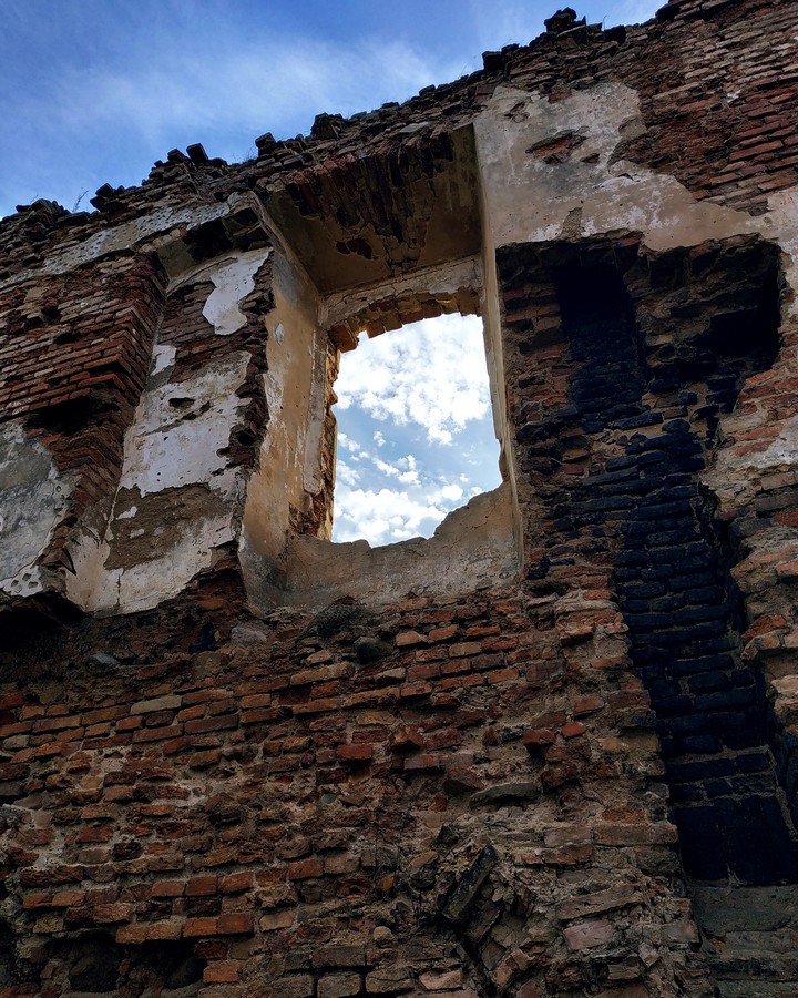 RUINS