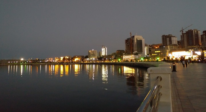 бакинский бульвар на закате