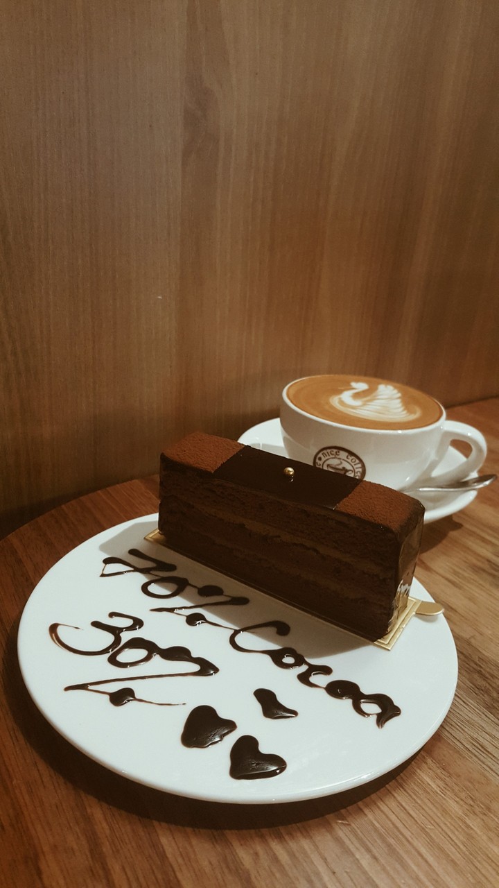 coffee with chocolate cake