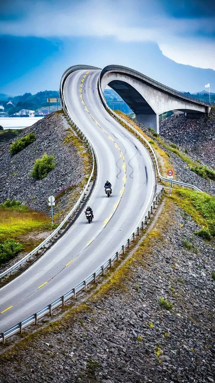 looping road