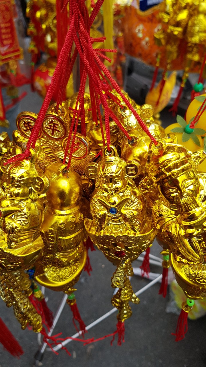 Lucky tings at Cho Lon market