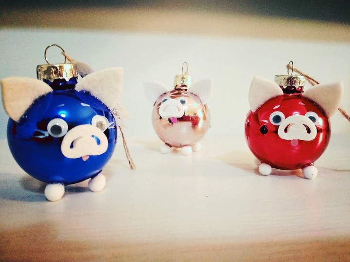 New Year piggies)