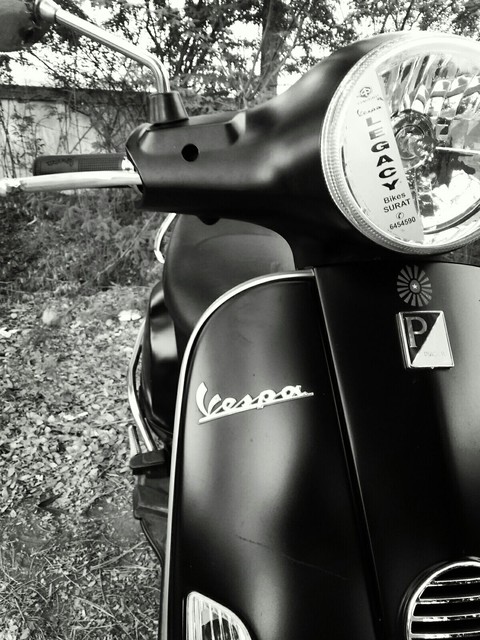 Vespa b&w