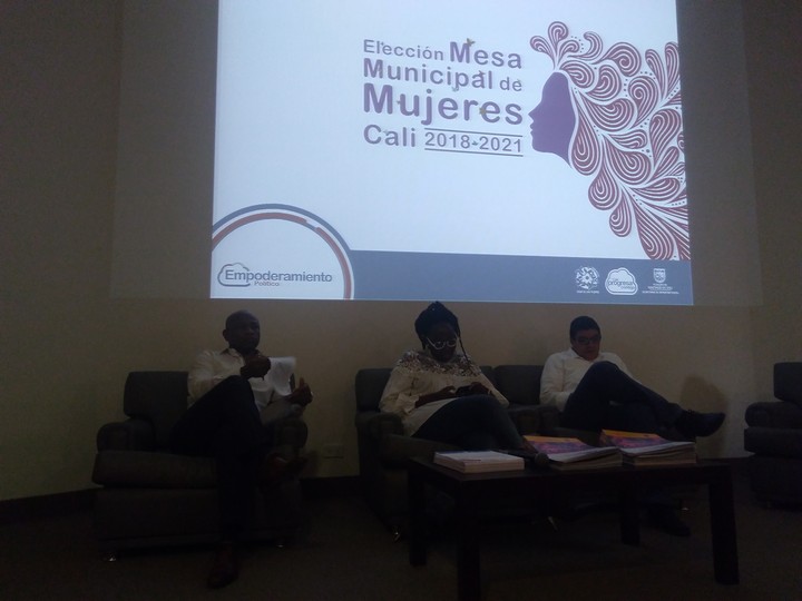 mesa de mujeres