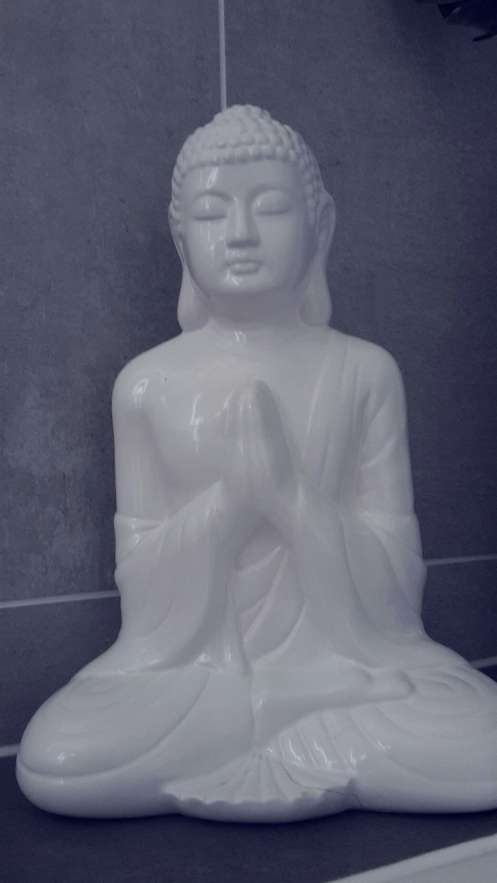statue