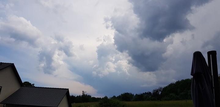 es braut sich was zusammen