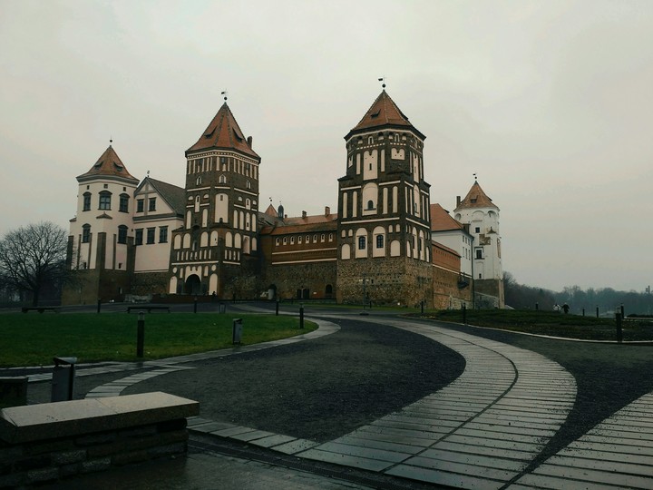 замок мир