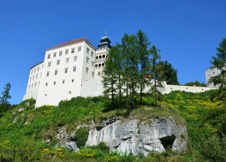 Pieskowa Skała castle