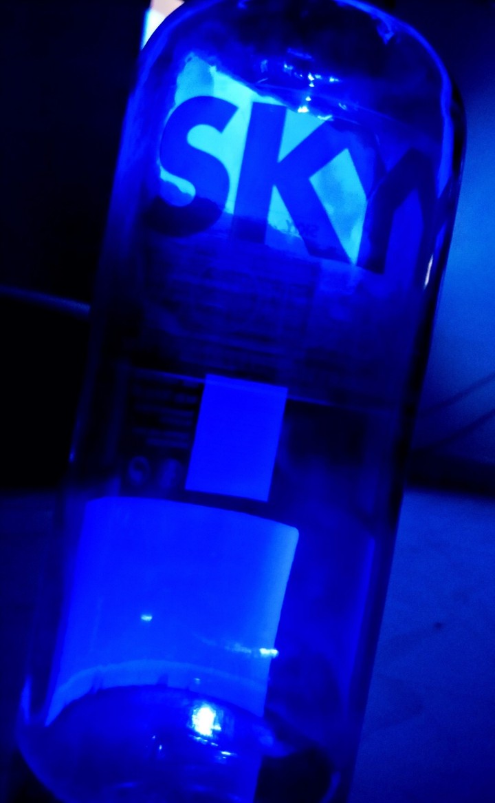 #skyy#blue#electric_blue#neon#visual_effect_lighting