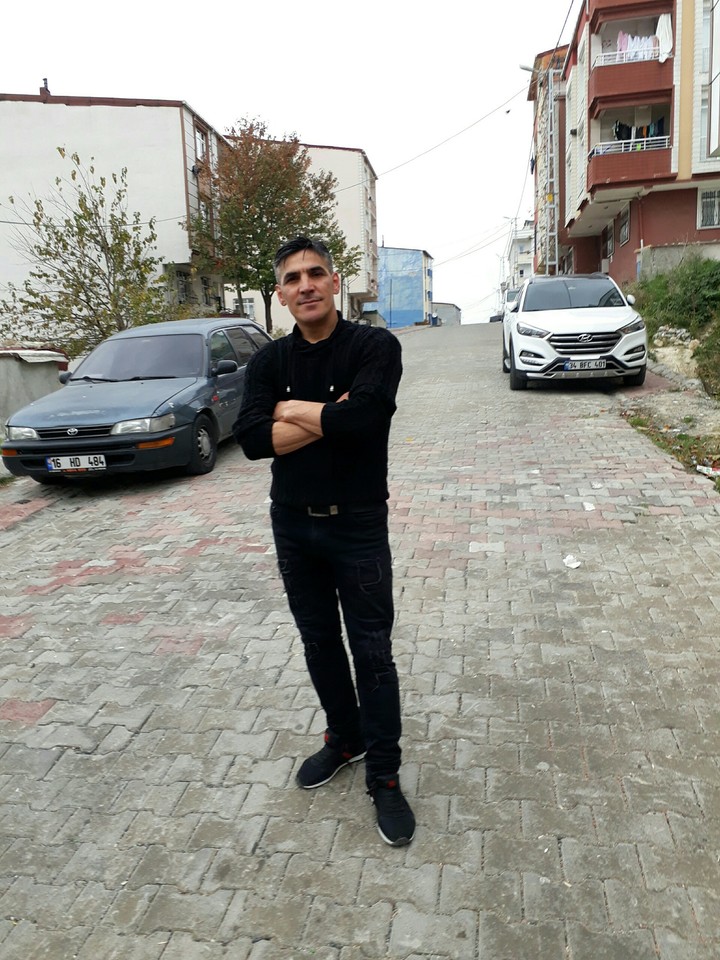 г