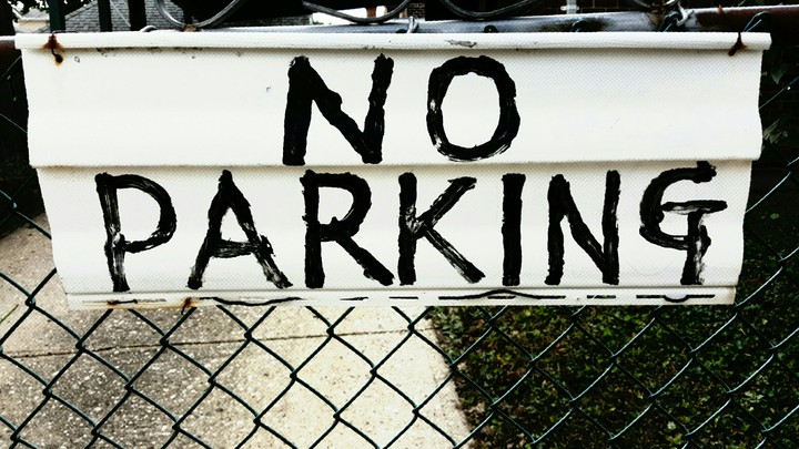 NO PARKING
