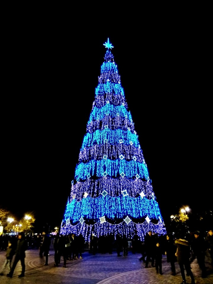 big Christmas tree in Baku Boulevard