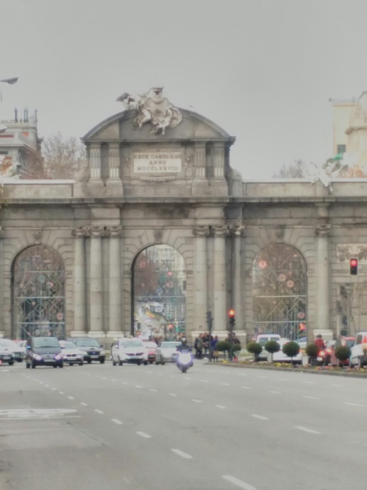 Sa imensa porta d'Alcalá