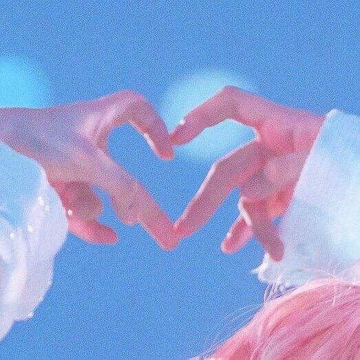 His hands ♥️
