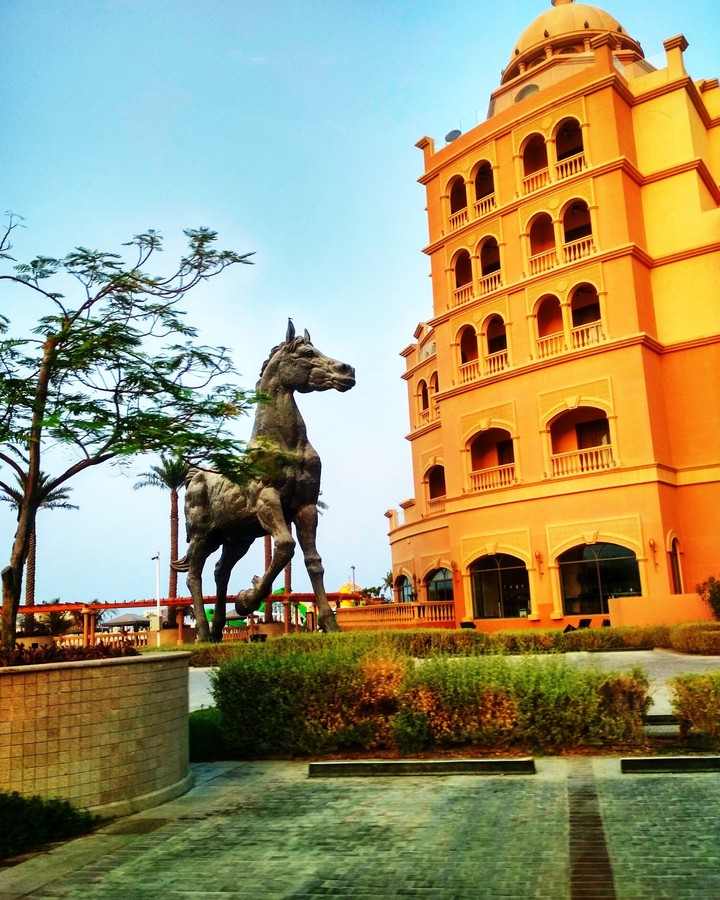 Gaint Horse...