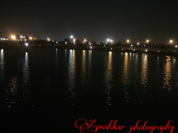 light's Reflection in the River#Golden silver light