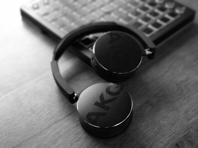 AKG