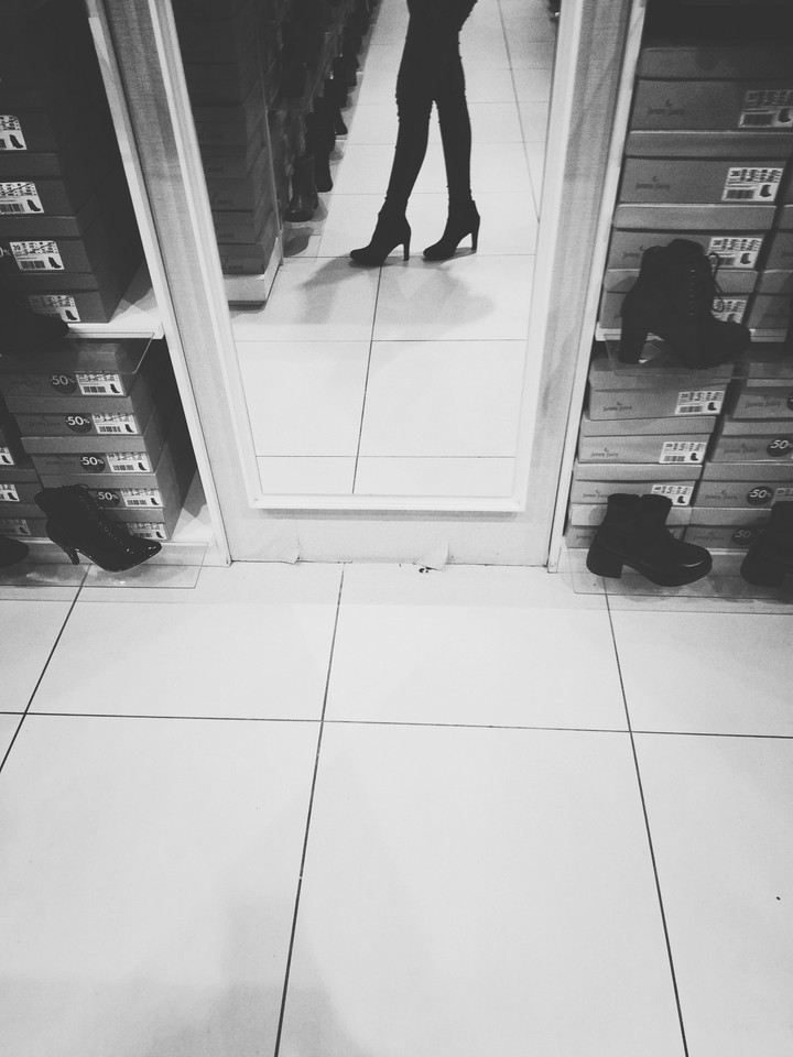SHOES 