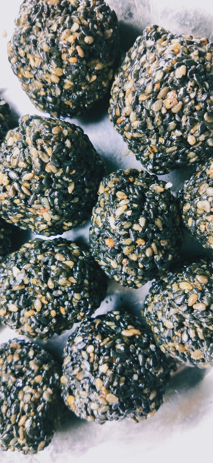 black sesame ladu