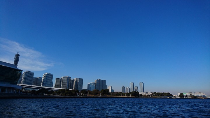 青