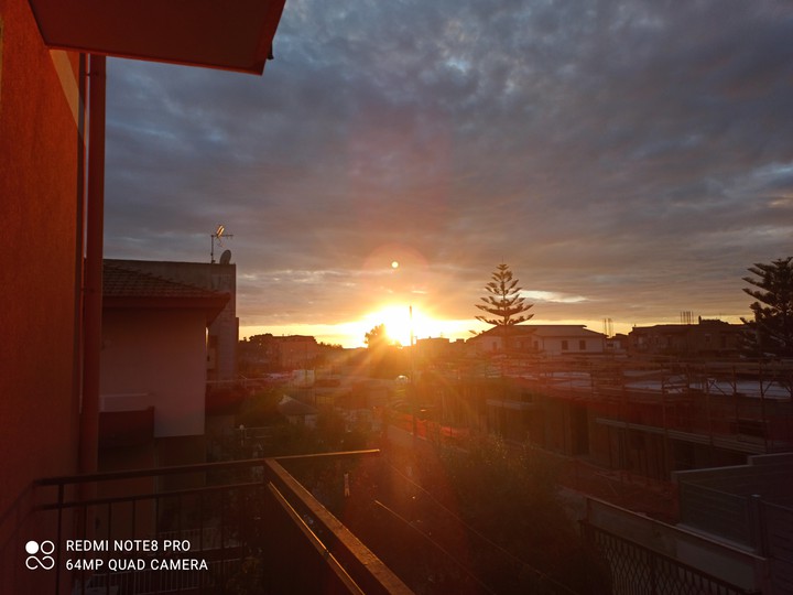 il sole sotto le nuvole