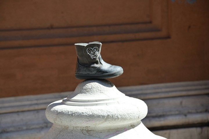 a lonely shoe