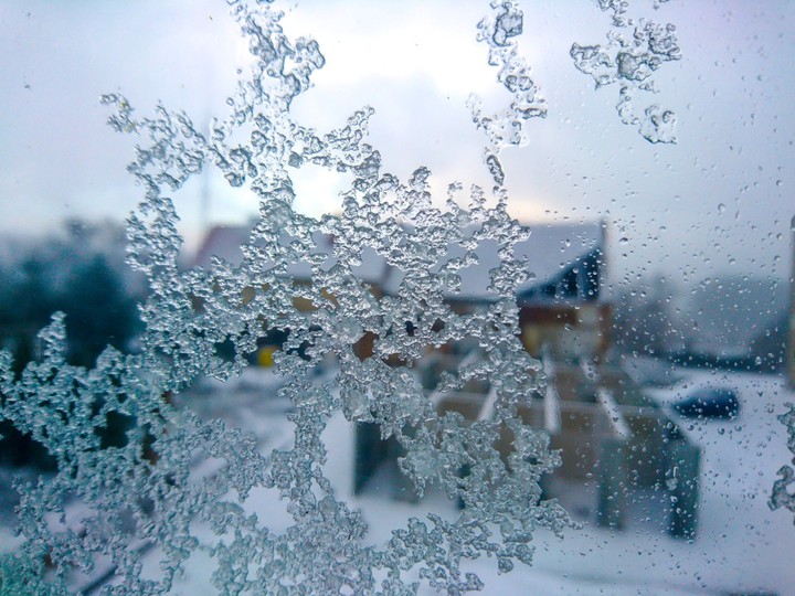 Snow on window ❄️