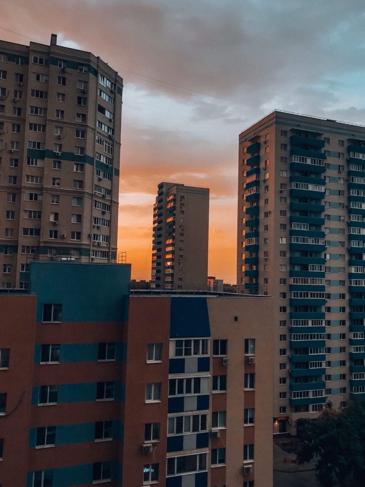 город