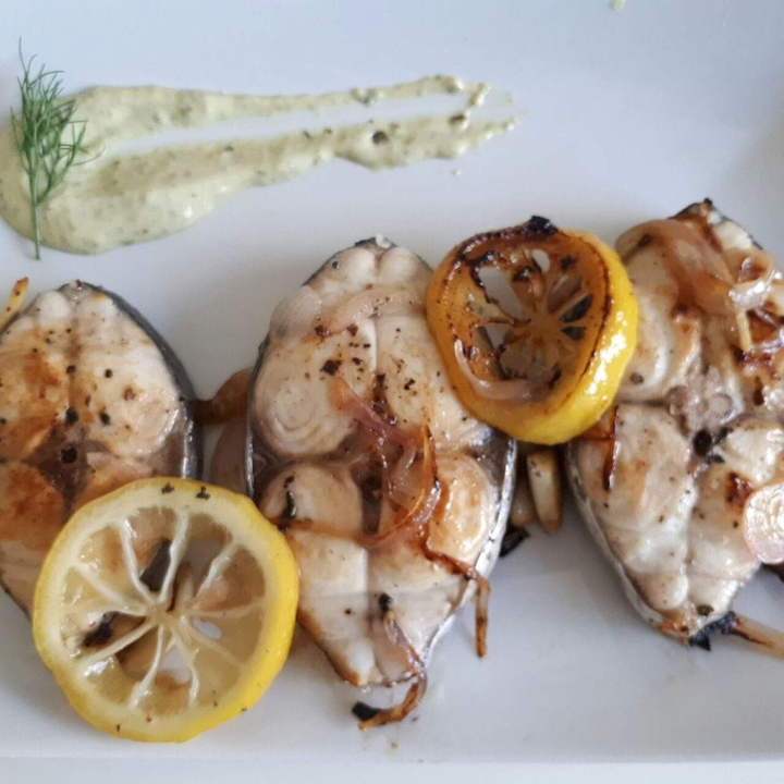 fish with lemon and caramelized onion