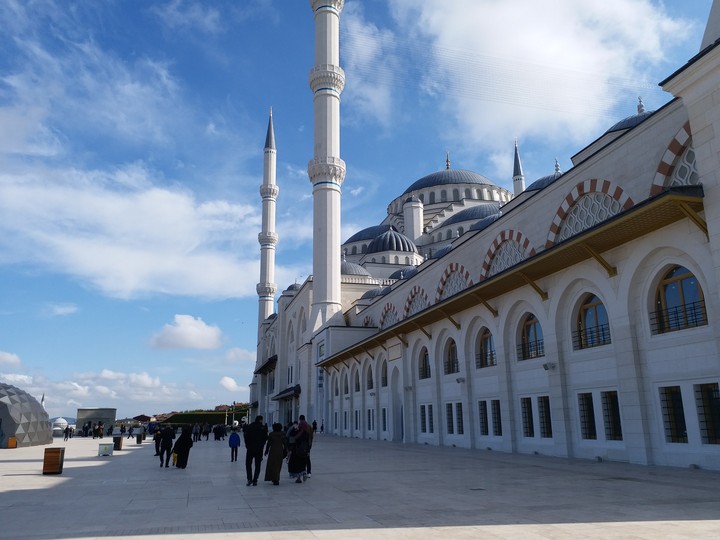 Büyük Çamlıca Camii