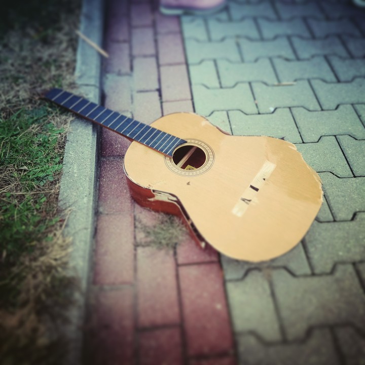 broken music