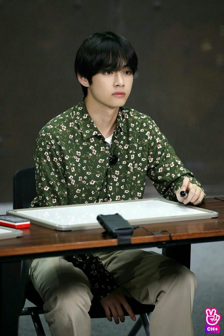 BTS - V