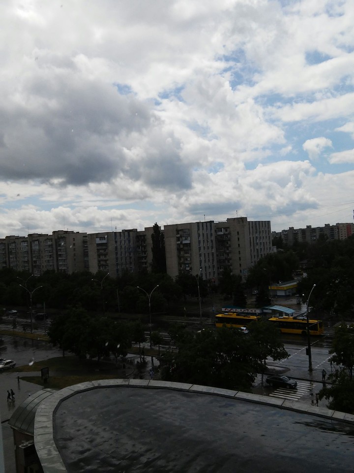 Пошел дождь в городе