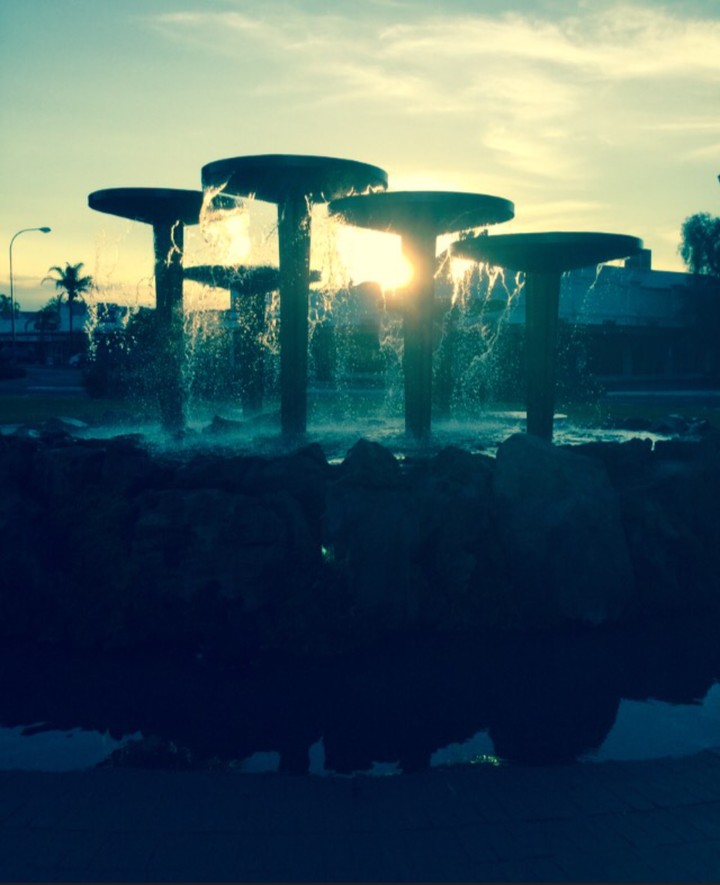A water fountain with sun