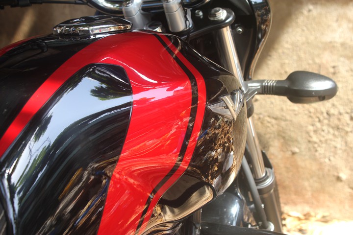 Bajaj V15
