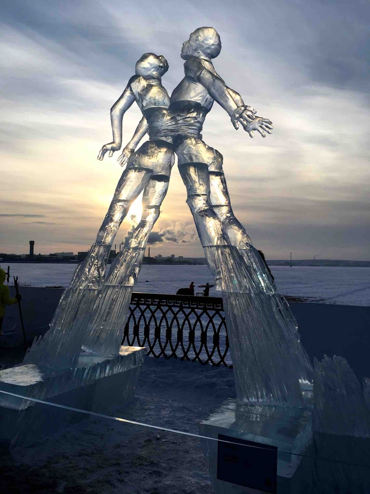 Ice sculpture