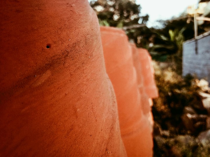 Pots..