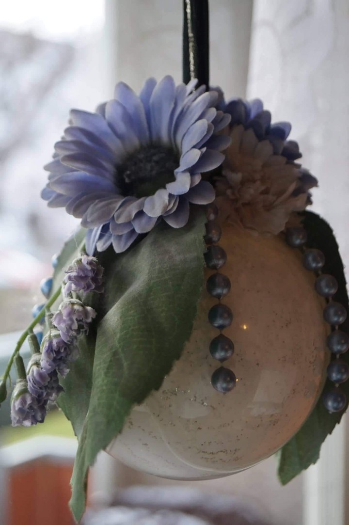 Colourful egg with flowers