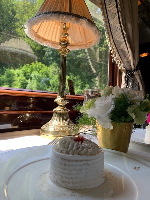 Lighting, Serveware, Cake