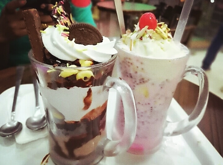 let's start the evening with this amazing jug of milkshake