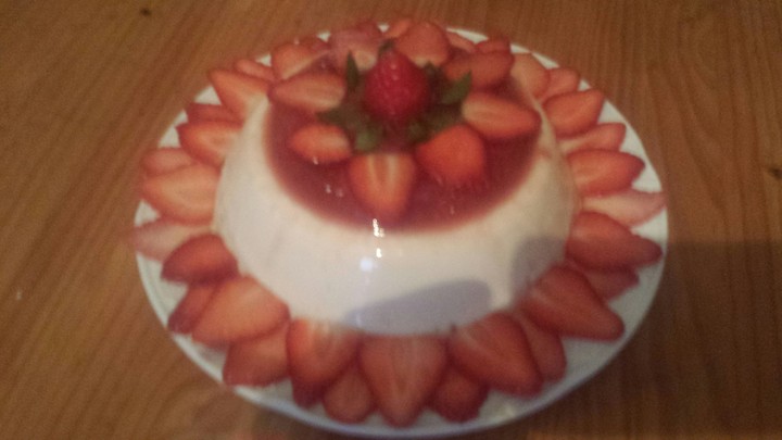 strawberry panacotta + 34 615 227 177