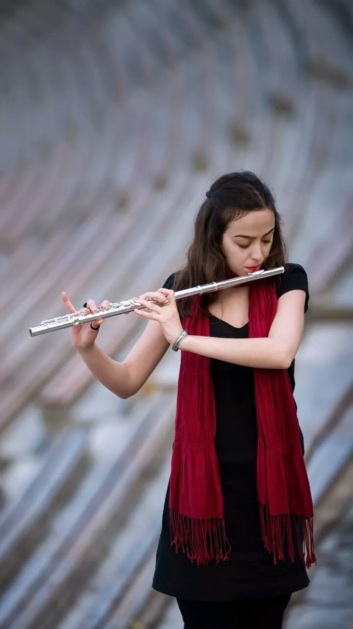 flute girl