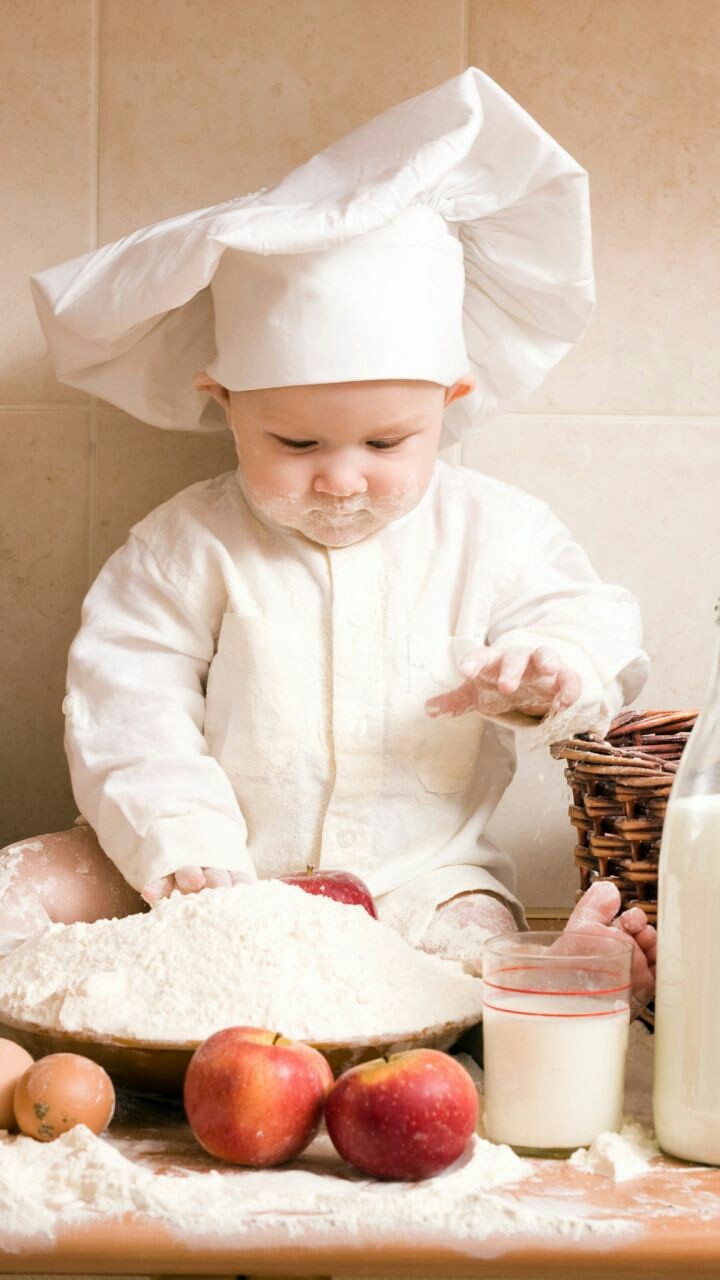 ohh my cute lil chef ❤