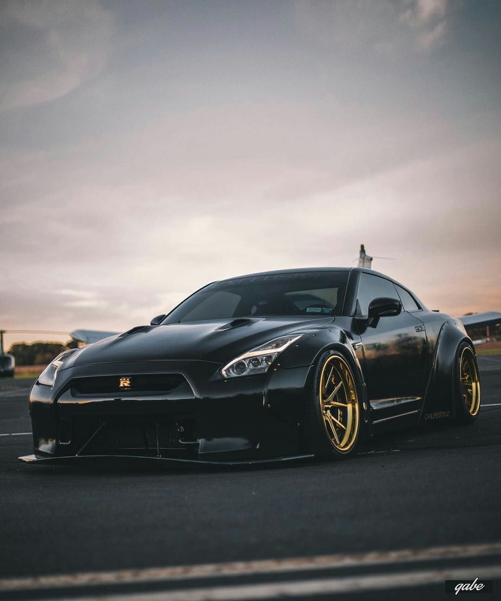 Nissan- Gtr 