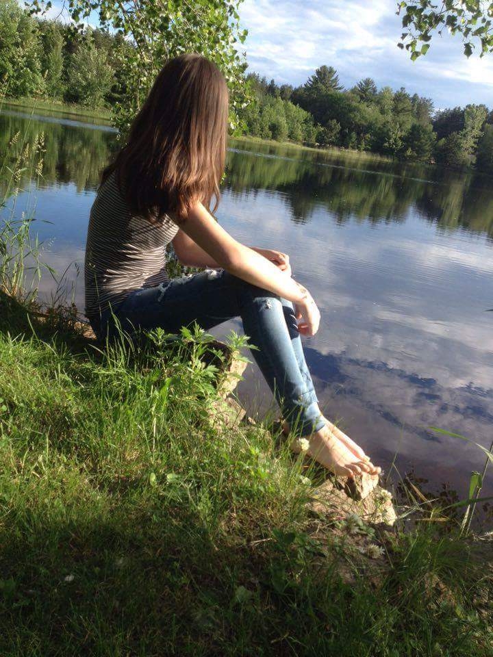 sur le bord de l'eau