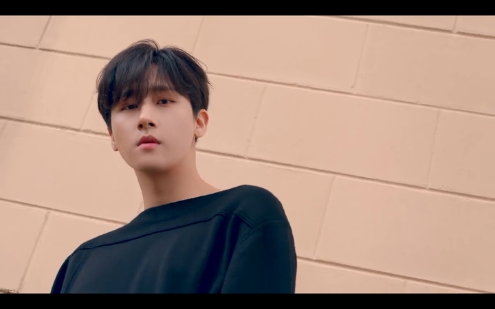 MONSTA X(몬스타엑스) - 'LIVIN' IT UP'